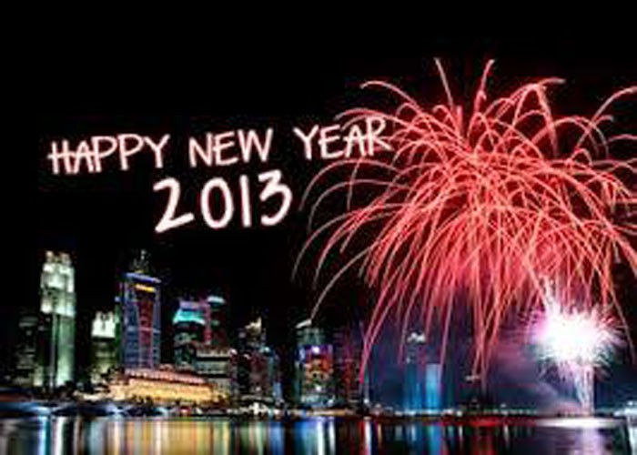 Bạn Nguyễn Thu Huyền với lời chúc: Trong thời khắc chuẩn bị bước sang năm mới 2013, mình xin cảm ơn tất cả gia đình, bạn bè, những người luôn bên mình trong lúc khó khăn. Chúc mọi người có 1 năm mới vui vẻ, may mắn và thành công.